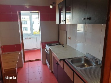 Închiriez apartament 3 camere
