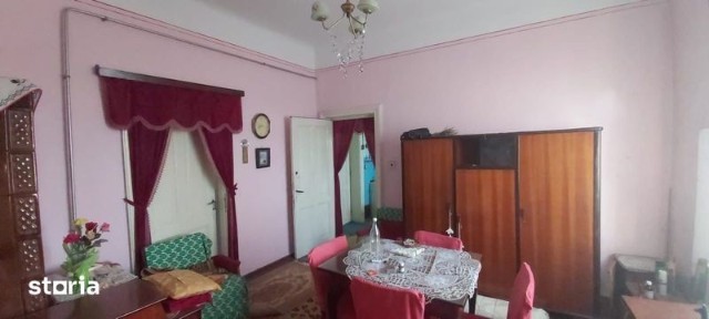 Apartament 2 camere,cu dependinte si teren