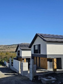 Casa unifamiliala eficienta energetic, pompa caldura, panouri fotovoltaice