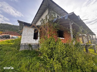Casa cu etaj la rosu, Cicarlau, zona centrala