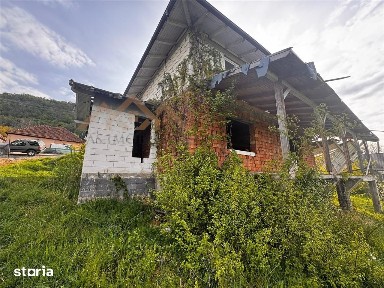 Casa cu etaj la rosu, Cicarlau, zona centrala