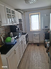 Apartament 3 camere, balcon, centrală pe gaz