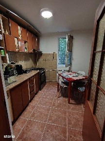 Vând apartament parter