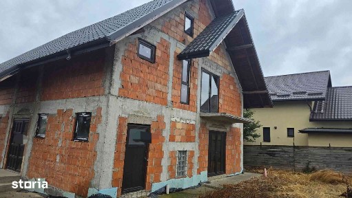 Casă la rosu de vanzare in Horpaz, Iasi cu 822mp teren.