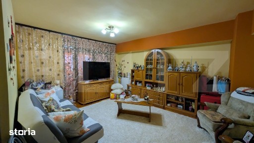 Apartament decomandat 3 camere cu lift, 75 mp, zona Poarta Bucuresti