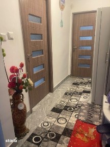 Apartament 3 camere semidecomandat