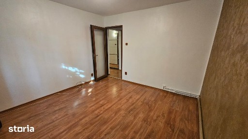 Apartament 3 camere elegant, modern 70 mp, bloc 1986 zona Liceul Auto