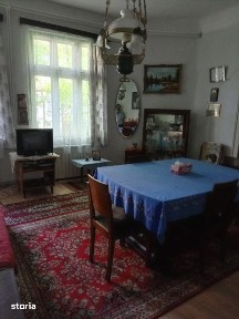 Casa de vanzare-3 dormitoare, 2 livinguri,ideala si pentru spatiu co
