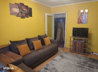 Apartament decomandat cu 2 camere și balcon închis - la cheie