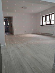 Apartament de 2 Camere cu curte în Zona Dămăroaia/Jiului