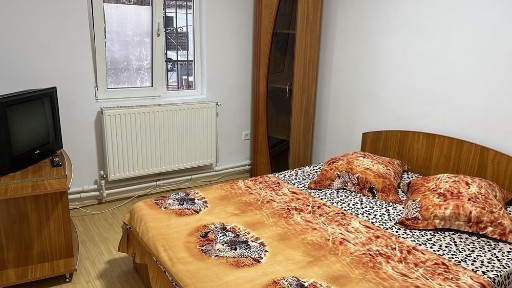 Închiriez parter casa pe termen lung
