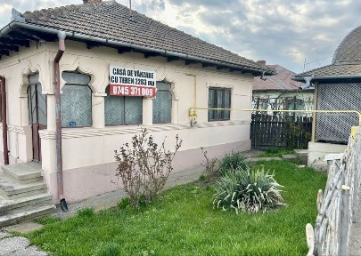 Casă din cărămidă cu teren intravilan 2.262 mp - Comănești