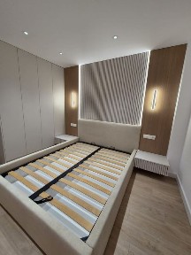 Vând apartament mobilat + loc parcare privat. Totul incorporat (frigider, hota, plita, cuptor, micoundă, masa calcat). Totul pentru a fi eficient!
