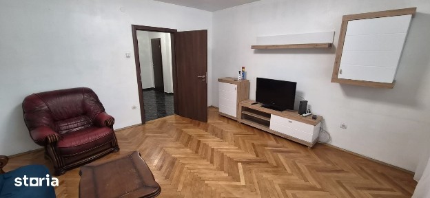 Apartament 3 Camere Etaj 1 Complexul studentesc 450 euro