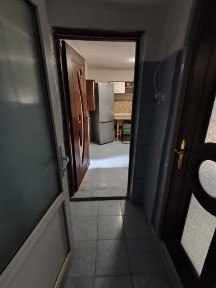 Închiriez la curte - lângă Piața Mare, zona Grivița, Braila, aproape de Liceul Economic