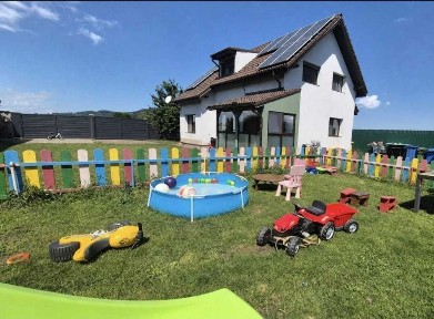 Casă individuală Hărman, Brașov - 117 mp, teren 600 mp, 2018, fotovoltaice 6 kW, curent trifazat, apă, canalizare, mobilată, comision 0% proprietar