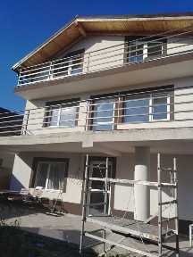 Vând casa în Sanpetru