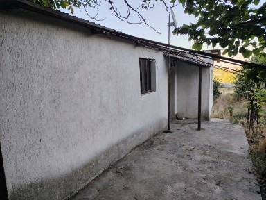 Teren cu casa in Com Nufaru
