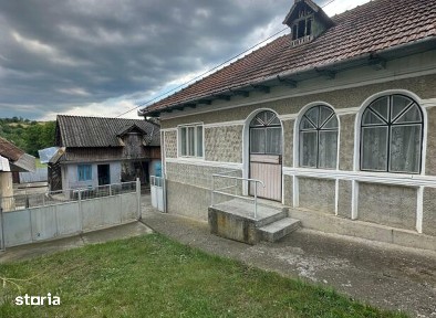 Casa cu anexa, gradina si curte sat Caraclau, Bacau