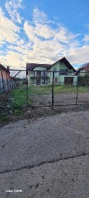 CASĂ D+P+E DE VÂNZARE în Reghin - teren 2.000 mp, zona rezidențială