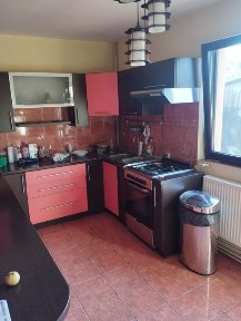 Casă bucium de închiriat