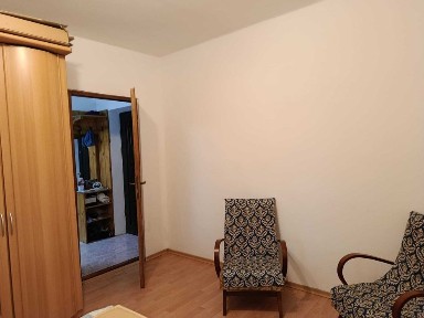 Apartament cu o cameră de vânzare la parter Zona Confectii