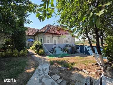 Casa traditionala cu istorie in satul Cornesti langa Tarnaveni Mures