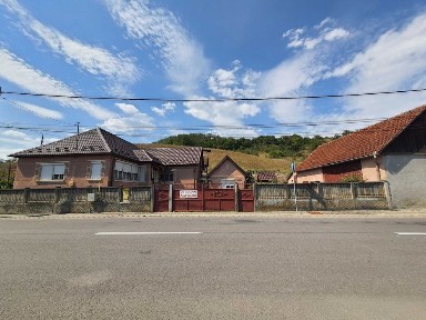Casa de vanzare Dej str.Valea Codorului 102 si Teren intravilan in zona Dej