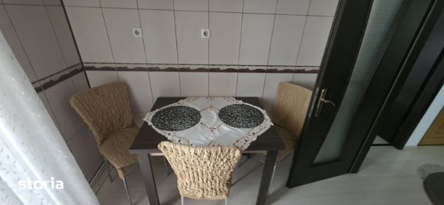 De inchiriat apartament 3 camere