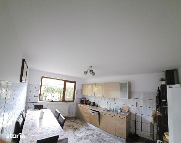 Casă 4 camere, curte, zonă liniștită