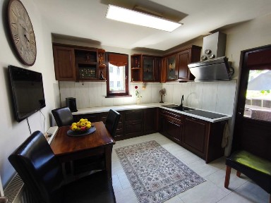 Casa cu 4 camere de vânzare în Copou - zona IRO /Liceul „Mihai Eminescu”
