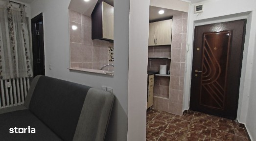 Doua camere, semidecomandat, parter/4, langa Piata din Valea Rosie