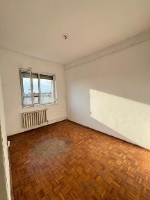 Vând apartament 3 camere ultracentral