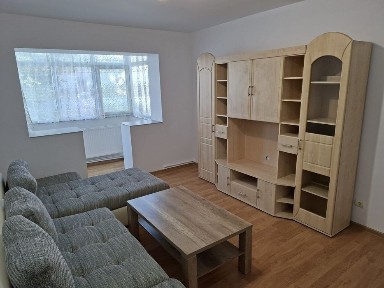 Vand apartement in zona Primăverii