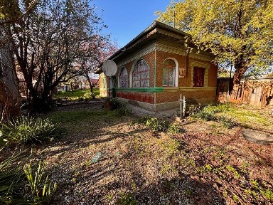 Teren intravilan plus casa batraneasca