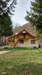 Casa cu 5 camere, curte de 500 mp, rural,zona Centrala