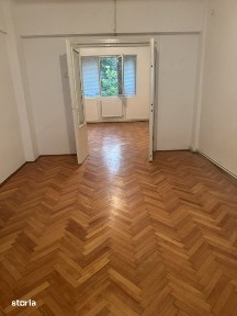 Apartament 2 camere de vanzare, ultracentral, str. Trandafirilor, Baca