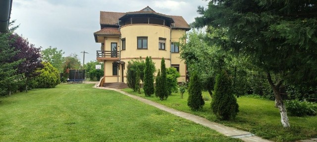 De vanzare Vila P+1+M in Razvad