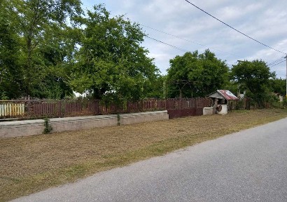 Teren 8700 mp intravilan+ casa de vânzare Cornățelu