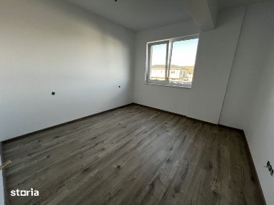 Apartament de 2 camere, 49 mp, balcon, zona Teilor
