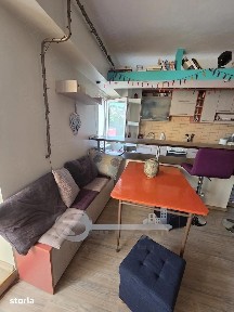 Apartament de închiriat - 44 mp, balcon, centrală proprie, bloc cu lif
