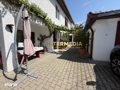 Sebes Centru - Casa cu suflet 7 Camere 700 mp Teren 2 Garaje Curte
