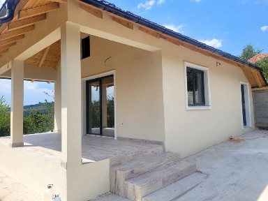 Vand Casa în Colibași sat Lazu