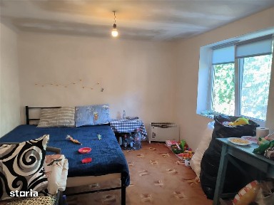 Casa de vanzare in sat Novaci, teren de 865 mp, acces asfaltat,Ocazie