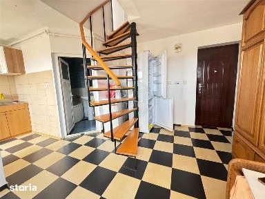 Apartament la mansarda cu 3 camere zona Garii