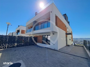 Casa tip duplex, LA CHEIE, situata in cartierul Voronet!