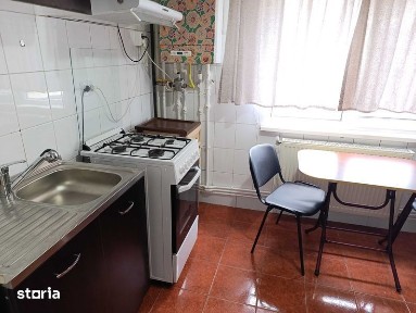 inchiriez apartament 1 camera Mic 17 Et.3 Sup.41 mp lift