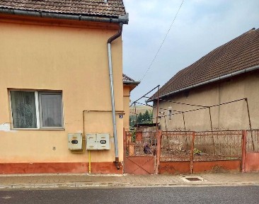 casă de vânzare cu teren - acces din 2 străzi
