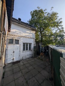 Casa cu spațiu comercial de vanzare pe str. Budiului