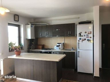 Inchiriez apartament 3 camere, 2 bai pe Doamna Stanca